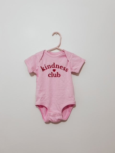Body rose pour bébé avec chemise de jour