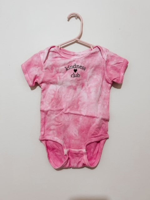 Body pour bébé avec chemise rose